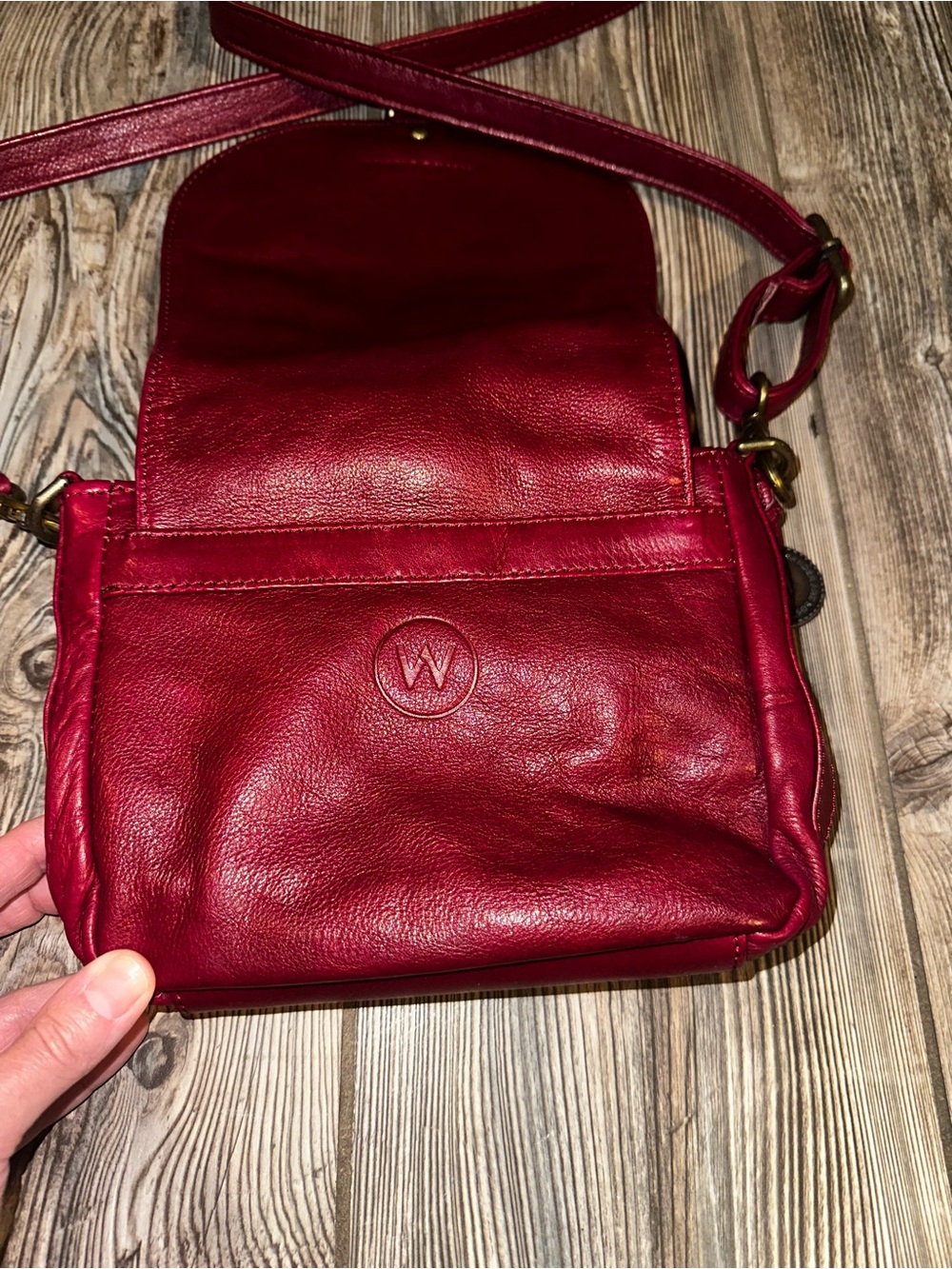 The Wanderers Travel Co The Salzburg Crossbody Burgundy Classic Soft Leather - Picture 8 of 15